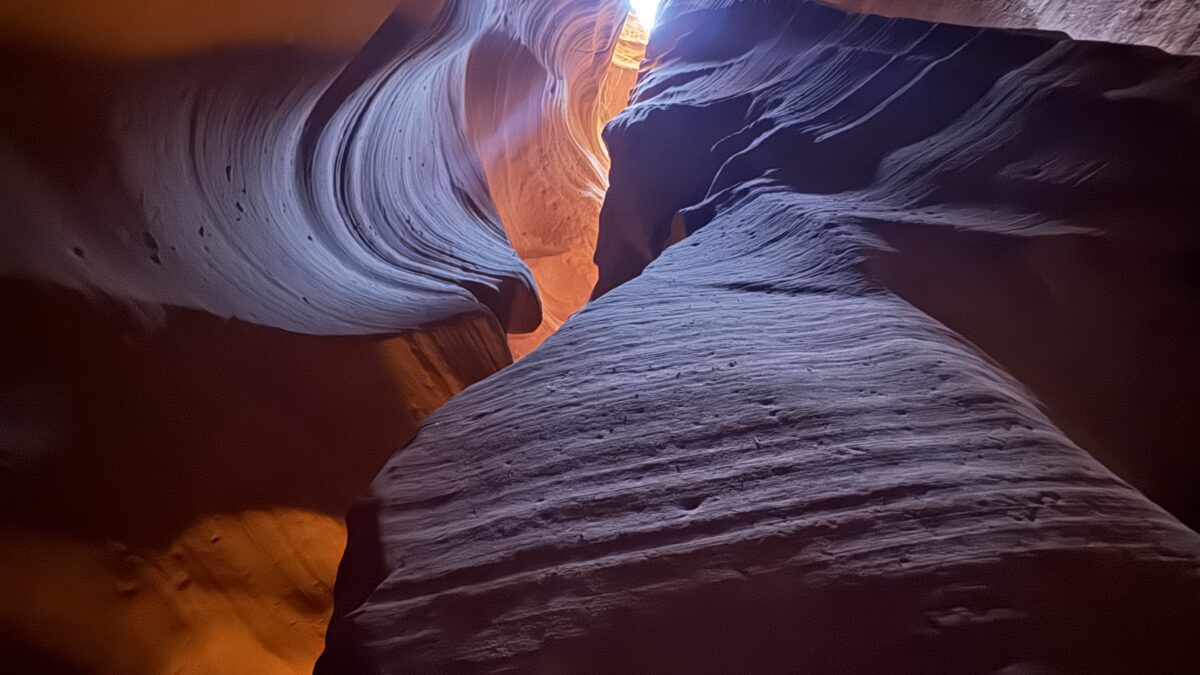 Antelope canyon light rays