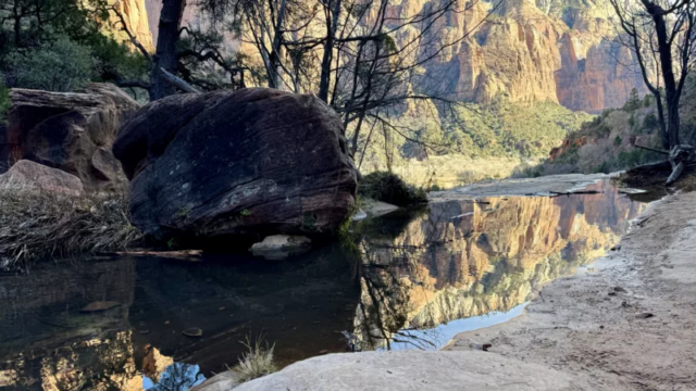 Middle Emerald Pool