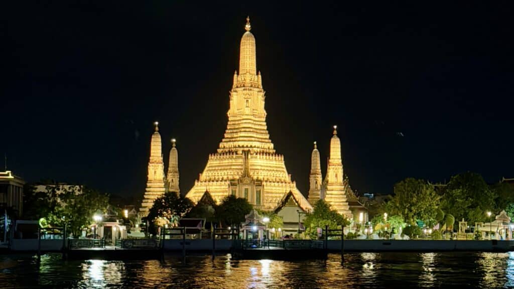 dinner cruise on chao phraya river